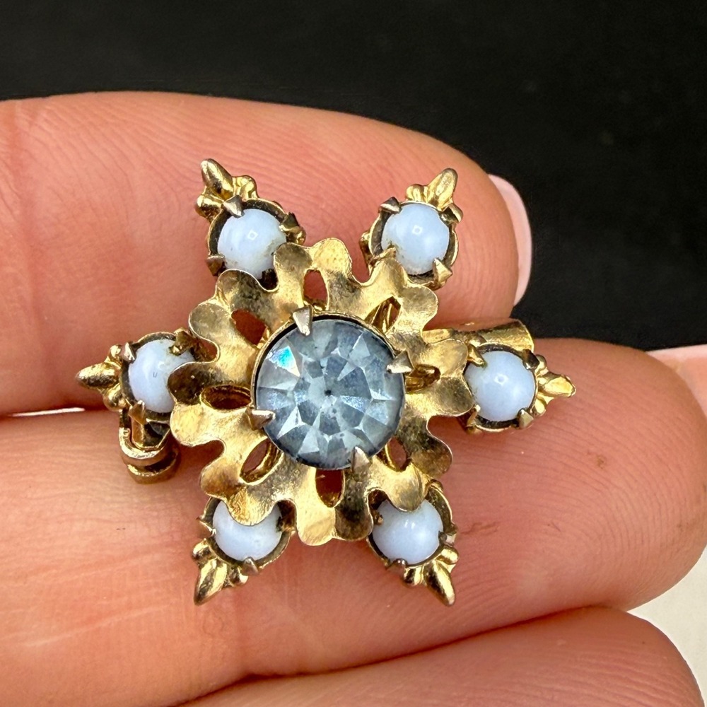 Vintage Snowflake Brooch Gold Tone Blue Glass Rhinestone